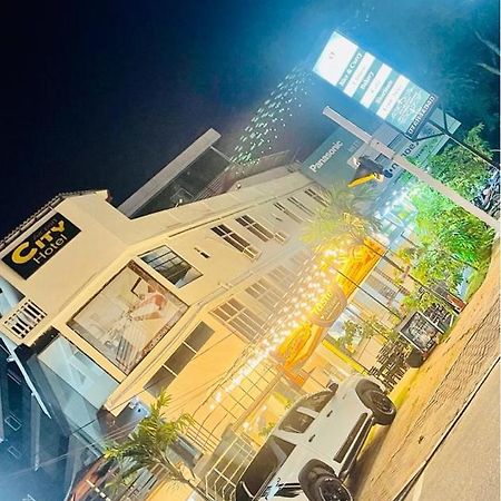Airport City Hotel Katunayaka Bagian luar foto