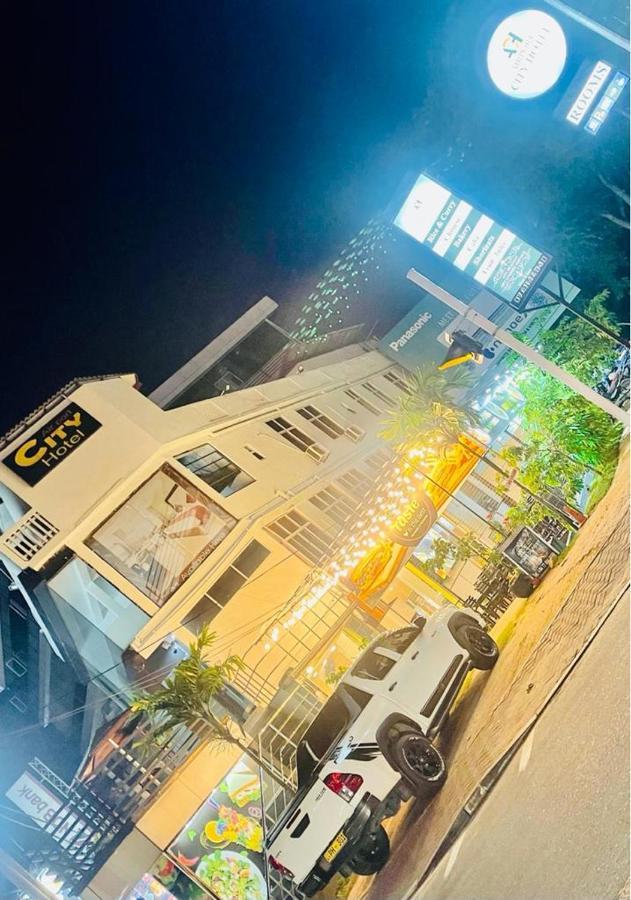 Airport City Hotel Katunayaka Bagian luar foto