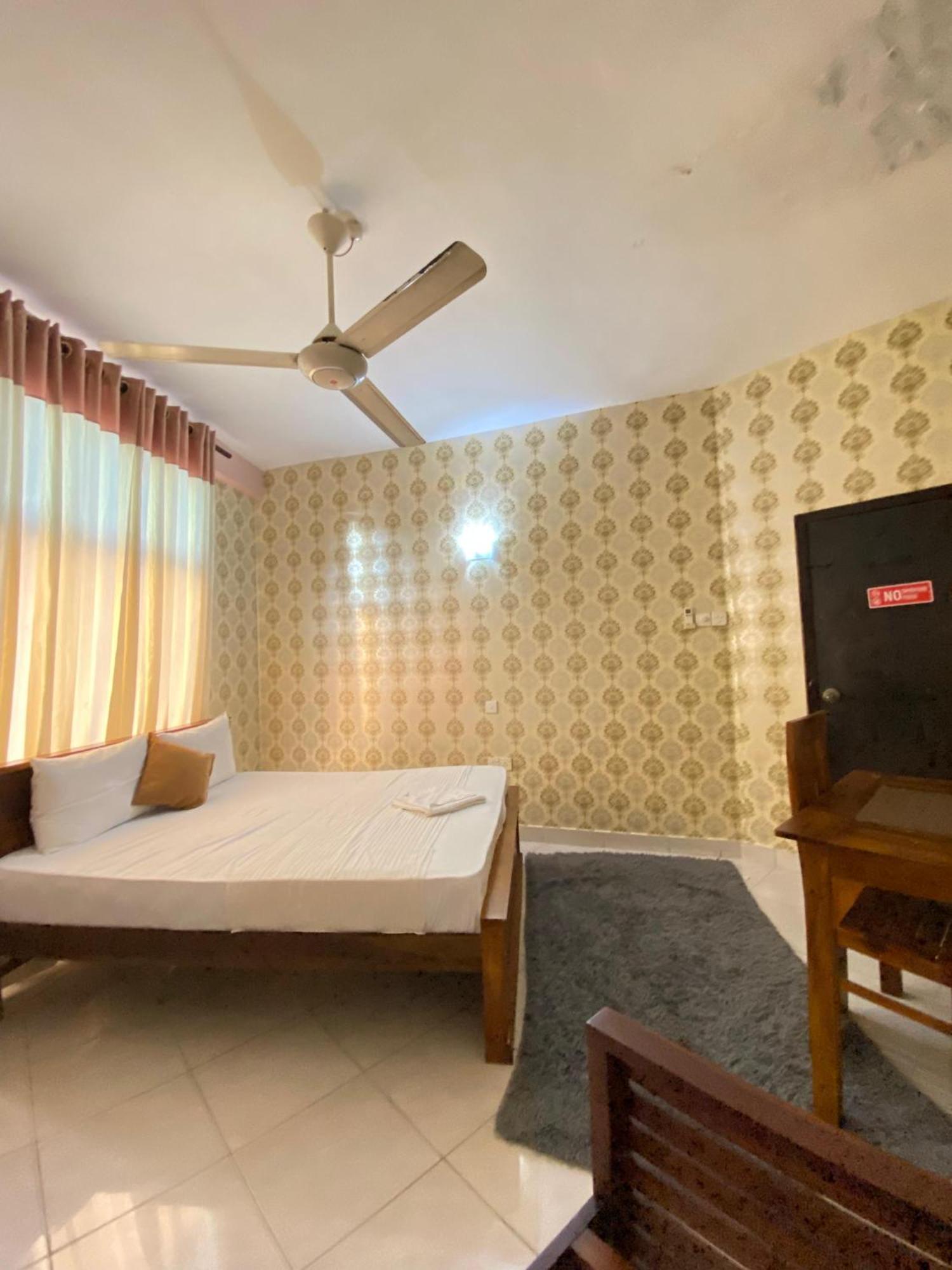 Airport City Hotel Katunayaka Bagian luar foto