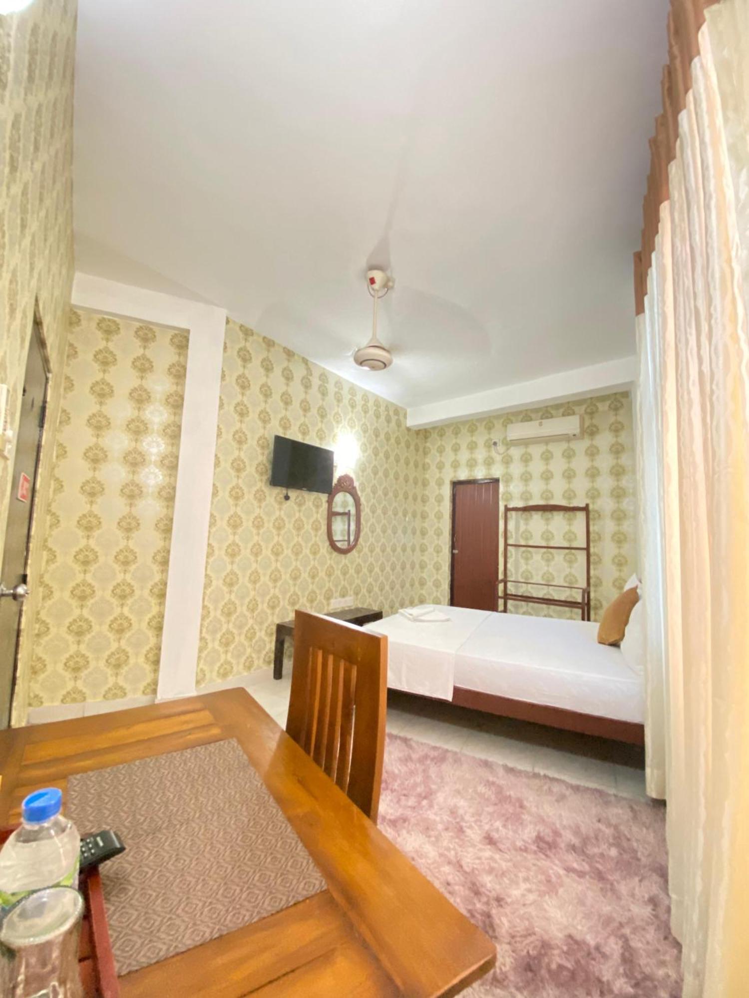 Airport City Hotel Katunayaka Bagian luar foto
